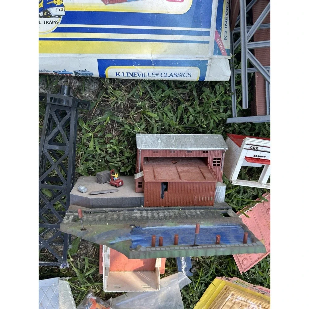Vintage Model Train Building Tunnel Accessory Lot Plasticville Lionel K Line Etc